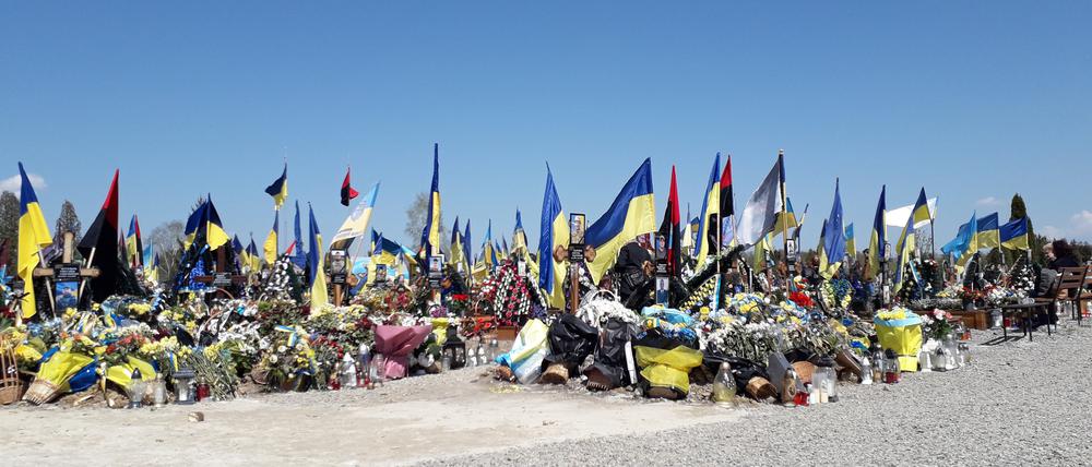 Städtischer Friedhof: 248 Männer und Frauen aus Iwano-Frankiwsk sind seit dem 24. Februar 2022 im Militärdienst gestorben.