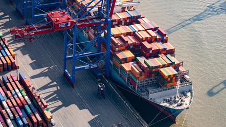Der deutsche Exportmotor stockt durch die ausbleibende Erholung des weltweiten Handels. 