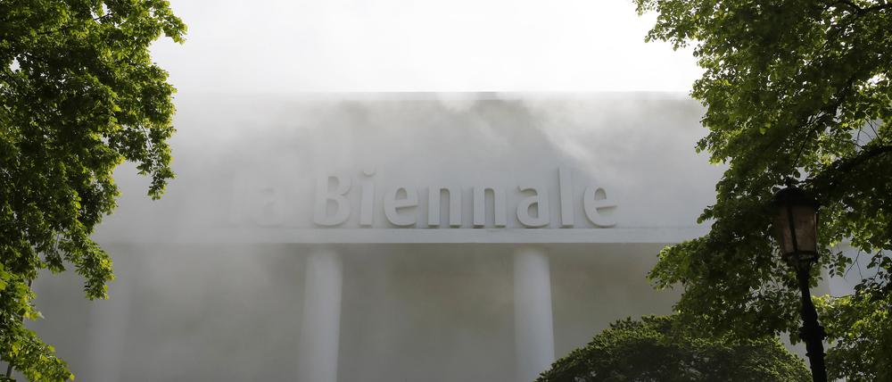 Venedig: Ein Gebäude mit dem Schriftzug „La Biennale“