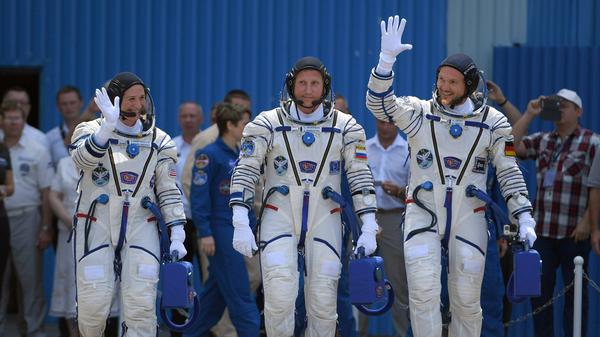 Vor dem Flug ins All waren die Sprunggelenke der ISS-Astronauten noch in Ordnung. 