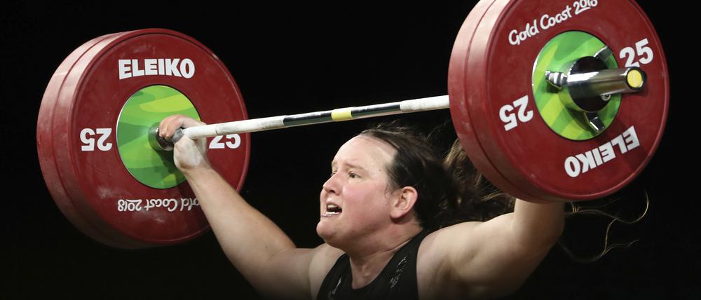 Die neuseeländische trans Gewichtheberin Laurel Hubbard nahm 2021 an Olympia teil.