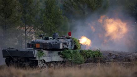 Vorgeführt. Ein schießender Leopard-2 beim Training der Bundeswehr. 