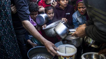 In Gaza Stadt hat sich der Hunger seit dem Überfall der Hamas und die dadurch ausgelöste israelische Gegenreaktion massiv ausgeweitet.