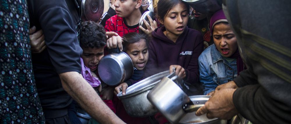 In Gaza Stadt hat sich der Hunger seit dem Überfall der Hamas und die dadurch ausgelöste israelische Gegenreaktion massiv ausgeweitet.
