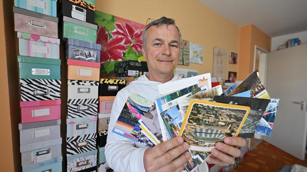 Der Potsdamer Marco Junghans liegt beim „Postcrossing“ weltweit auf Platz zwölf - von rund 800.000. Im Schnitt verschickt er pro Tag sieben Postkarten.