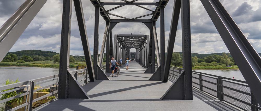 Nach längerer Rekonstruktion ist die Bartoszewski-Brücke im Oderbruch seit Juni 2022 für Fußgänger und Radfahrer passierbar.