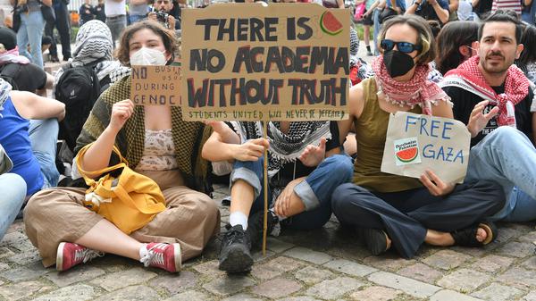 Neue Schwerpunkte. Studentische Proteste gegen den Krieg im Gazastreifen auf dem Gelände der Humboldt-Universität Berlin.