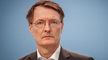 Karl Lauterbach (SPD), Bundesminister für Gesundheit, stellt die Nationale Suizidpräventionsstrategie der Bundesregierung vor. 