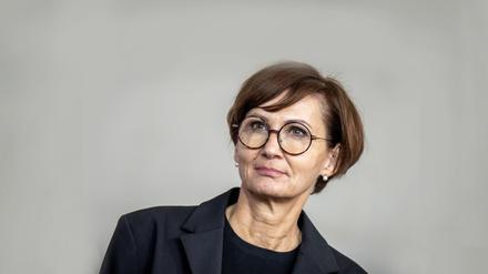 Bettina Stark-Watzinger (FDP), Bundesministerin für Bildung und Forschung, bei der Übergabe das Jahresgutachten der Expertenkommission Forschung und Innovation (EFI).