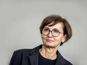 Bettina Stark-Watzinger (FDP), Bundesministerin für Bildung und Forschung, bei der Übergabe das Jahresgutachten der Expertenkommission Forschung und Innovation (EFI).