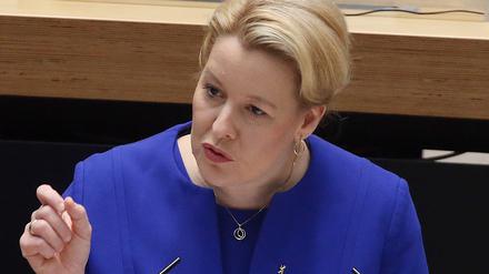 Franziska Giffey (SPD), Regierende Bürgermeisterin, während einer Plenarsitzung des Berliner Abgeordnetenhauses.