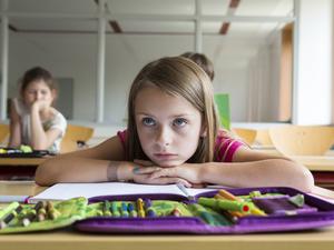 Wer arm ist, hat es oft auch in der Schule schwer. Wir brauchen dringend die Kindergrundsicherung, um Familien in Not zu unterstützen, findet Jutta Allmendinger, WZB-Direktorin. 