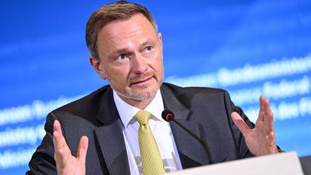 Christian Lindner (FDP), Bundesfinanzminister, spricht bei einer Pressekonferenz nach einer Sitzung des Stabilitätsrates. 
