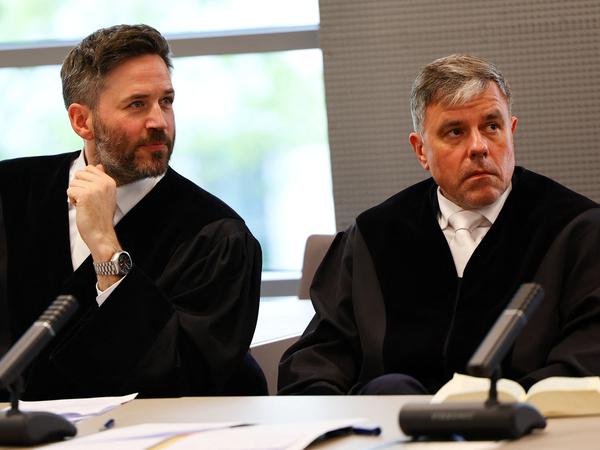 Die Staatsanwälte Benedikt Bernzen und Ulf Lenzner während des Prozesses gegen Höcke im Landgericht Halle.