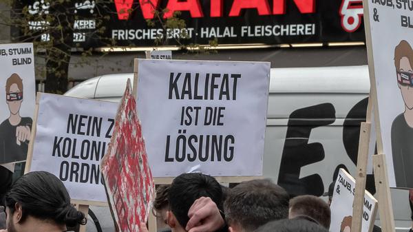 Die Hamburger Kalifat-Demo wurde in der ersten Folge von „Die andere Frage“ thematisiert. 