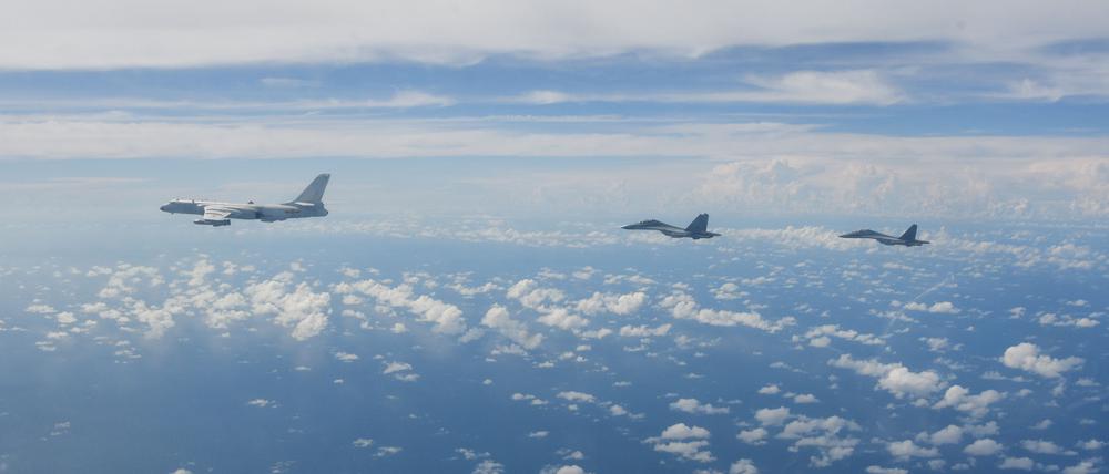 Kampfflugzeuge des Ostkommandos der chinesischen Volksbefreiungsarmee (PLA) führen während gemeinsamer Kampfübungen um die Insel Taiwan Operationen durch. 