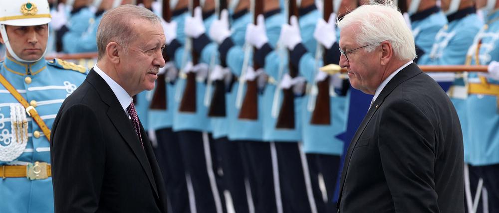 Der türkische Präsident Recep Tayyip Erdogan (l.) and Bundespräsident Frank-Walter Steinmeier in Ankara. 