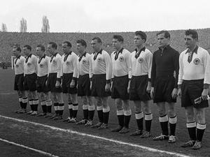 Schon das Team um den großen Fritz Walter spielte in Adidas-Schuhen.