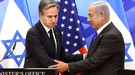 Antony Blinken , Außenminister der USA, und Benjamin Netanjahu, Ministerpräsident von Israel, geben eine gemeinsame Pressekonferenz.