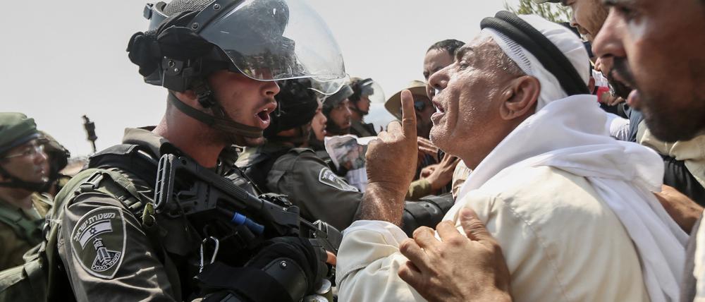 Palästinenser und israelische Soldaten stoßen in Ramallah aneinander, August 2018.