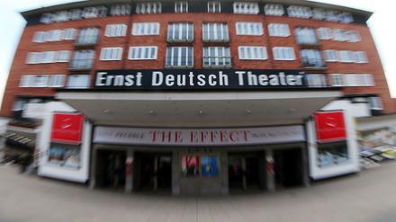Ehrt einen großen jüdischen Theateremigranten: das Ernst Deutsch Theater in Hamburg.