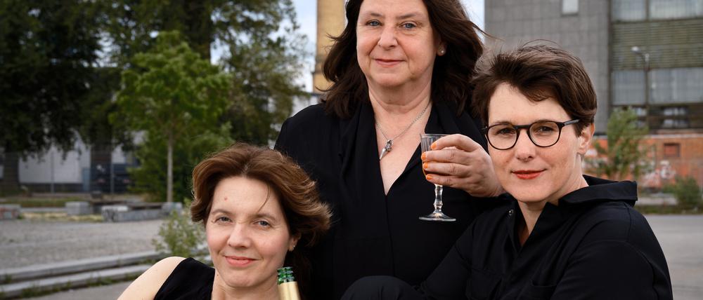 Die Autorinnen Annett Gröschner, Peggy Mädler und Wenke Seemann sind ostdeutsch sozialisiert. 