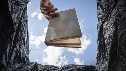 Ein altes Notizbuch aus dem Müll: wegwerfen oder retten?