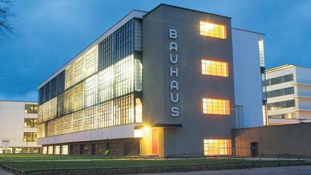 Klare Kante. Walter Gropius entwarf das Bauhaus-Gebäude in Dessau. 