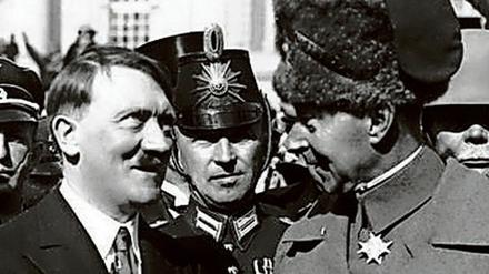 Hitler und der ehemalige Kronprinz Wilhelm von Preußen 1933 beim „Tag von Potsdam“. D