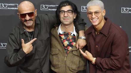 Xatar Giwar Hajabi , Fatih Akin und Emilio Sakrayabei  bei der Premiere des Kinofilms „Rheingold“ auf dem 30. Filmfest Hamburg.