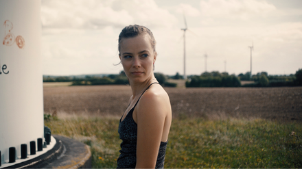 Keine Landlust. Die 24-jährige Christin (Saskia Rosendahl) will der Langeweile ihres Bauernhofs entfliehen.