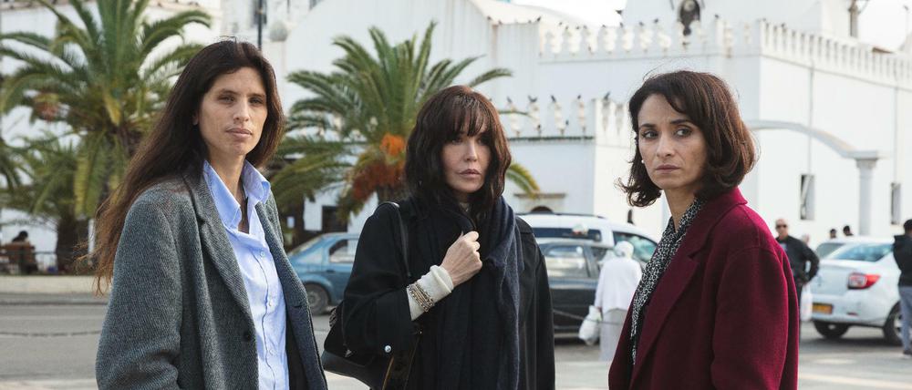 Norah (Maïwenn, von links), Zorah (Isabelle Adjani) und Djamila (Rachida Brakni) haben sich jede auf ihre Weise mit dem Verlust ihres Bruders arrangiert. 