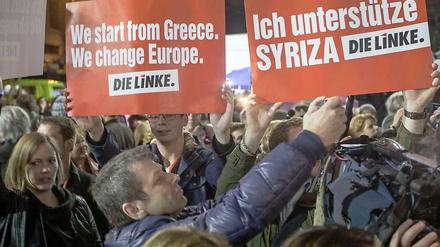 Die deutsche Linke steht fest an der Seite von Syriza. Wenn da bloß nicht dieser kleine Schönheitsfehler wäre...
