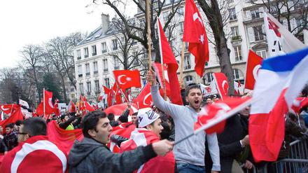 Türken in Frankreich demonstrieren gegen das neue Gesetz.