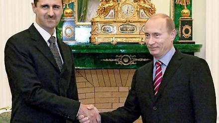 Handreichung. Der syrische Machthaber Baschar al Assad zu Besuch im Kreml, ein Bild aus dem Jahr 2006.
