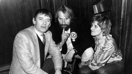 Verschworene Truppe. Grünenpolitiker Otto Schily, Lukas Beckmann und Petra Kelly (v.l.) 1983 in der Bad Godesberger Stadthalle. 