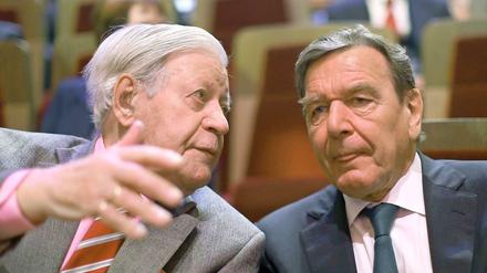 Die beiden Altkanzler Helmut Schmidt (links) und Gerhard Schröder (beide SPD) sprachen sich gemeinsam gegen Pegida aus.