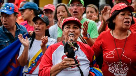 Unterstützer von Nicolas Maduro demonstrieren in Venezuelas Hauptstadt Caracas. 