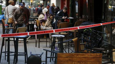 Vor dieser Bar in Tel Aviv tötete ein Attentäter zwei Menschen. 
