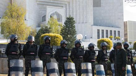 Pakistanische Soldaten vor dem Gebäude des Obersten Gerichts in Islamabad. Der Freispruch für Asia Bibi bleibt bestehen.