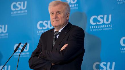 Die Anhänger der CSU vertrauen laut einer Forsa-Umfrage dem bayerischen Ministerpräsident Horst Seehofer (CSU) weniger als Bundeskanzlerin Angela Merkel (CDU). 