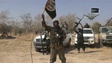 Boko Haram-Anführer Abubakar Shekau bekennt sich in einem Video zu dem Massaker von Baga. Die Terrormiliz tötete alleine bei diesem Überfall bis zu 2000 Menschen.
