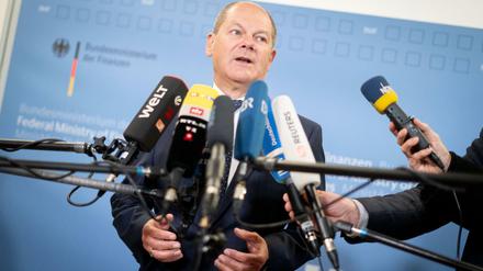 Olaf Scholz (SPD), Bundesminister der Finanzen, hatte am Montag einen Rekord-Überschuss von 13,5 Milliarden Euro verkündet.