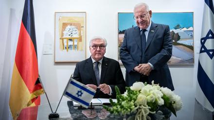 Bundespräsident Steinmeier (l) und Rivlin, Präsident von Israel, am Amtssitz des israelischen Präsidenten