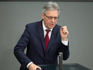 Der stellvertretende SPD-Bundestagsfraktionsvorsitzende Achim Post (SPD) spricht im Bundestag (Symbolbild).