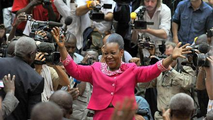 Catherine Samba-Panza hat die Wahl zur Übergangspräsidentin der Zentralafrikanischen Republik gegen zwei Präsidentensöhne gewonnen. Sie war bisher Bürgermeisterin der Hauptstadt Bangui. 