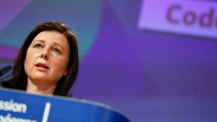 Die Vize-Chefin der EU-Kommission, Vera Jourová, pocht vor der Auszahlung der Brüsseler Milliarden auf Bedingungen. 