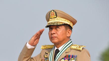 Myanmars Juntachef Min Aung Hlaing hat die Genehmigung erhalten, den Ausnahmezustand um weitere sechs Monate zu verlängern, berichteten staatliche Medien am 1. August 2022 (Archivbild)