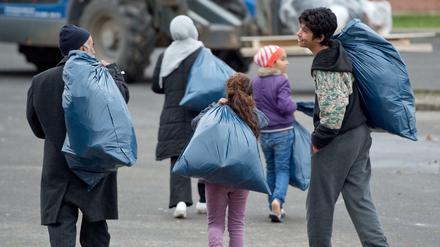 Mit Sack und Pack - wohin? Flüchtlinge in der Erstaufnahme im hessischen Gießen. 