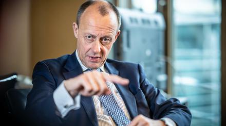 Der designierte CDU-Chef Friedrich Merz warnt vor einem Swift-Ausschluss Russlands.